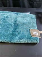 Green Bathmat , NWT 21" x 34"