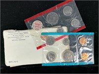 (1) 1971 Pair of D & S Uncirculated Mint Sets