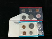 (1) 1972 Pair of D & S Uncirculated Mint Sets