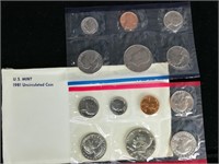 (1) 1981 Pair of D & P Uncirculated Mint Sets