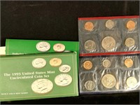 (1) 1993 Pair of D & P Uncirculated Mint Sets