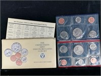 (1) 1990 Pair of D & P Uncirculated Mint Sets