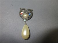 pearl brooch pin