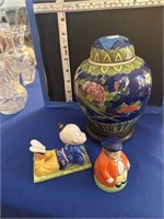 GINGER JAR & PAIR OF SMALL FIGURINES