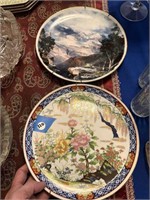PAIR OF COLLECTIBLE PLATES