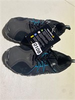 NWT Terra sneakers size 3.5