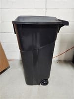 32 Gallon Wheeled Outdoor Garbage Can