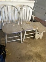 2 WOOD CHAIRS AND SMALL WOOD BENCH