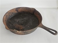 VTG FAVORITE # 9 CAST IRON PAN-NEEDS CLEANING