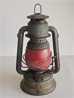 VTG DIETZ LITTLE WIZARD KEROCENE LANTERN-RED GLOBE