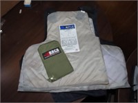 Armored vest w/inserts.