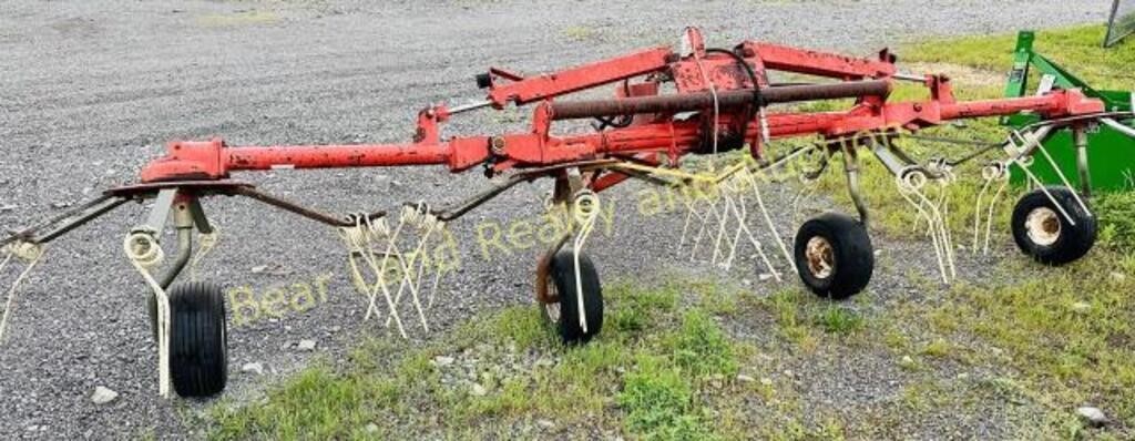 17' HAY MASTER HYDRAULIC FOLD TEDDER