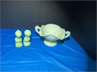 FENTON Uranium glass praying boy and girl and