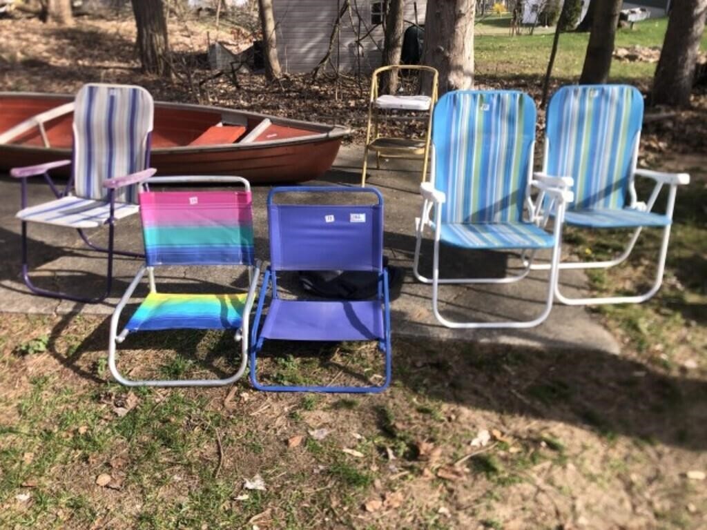Beach and yard chairs (5)
