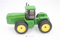 1/16 Scale Model 8870 Tractor