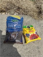 Triple shred brown mulch and potting mix