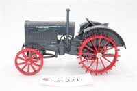 1/16 Scale 1992 Case Tractor