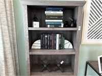 26PC BOOKS & DÉCOR ITEMS