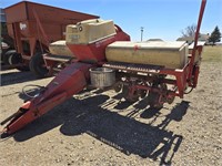 IH 400 6 row pull type planter