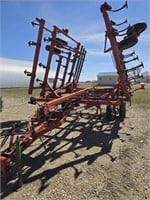 Case-IH Model 4300 30 1/2 ft field cultivator w/