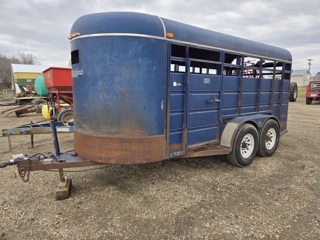 High View tandem axle livestock trailer 16'
