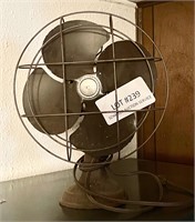 Vintage electric fan with 10" cage