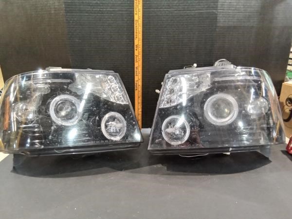 2011 Chevrolet Avalanche Pair of Front Headlights
