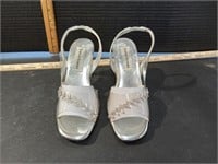 Varsavia Viamara Silver Heels Size 6 in Original B