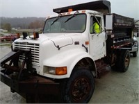 (T) 1998 International 4900 dump truck