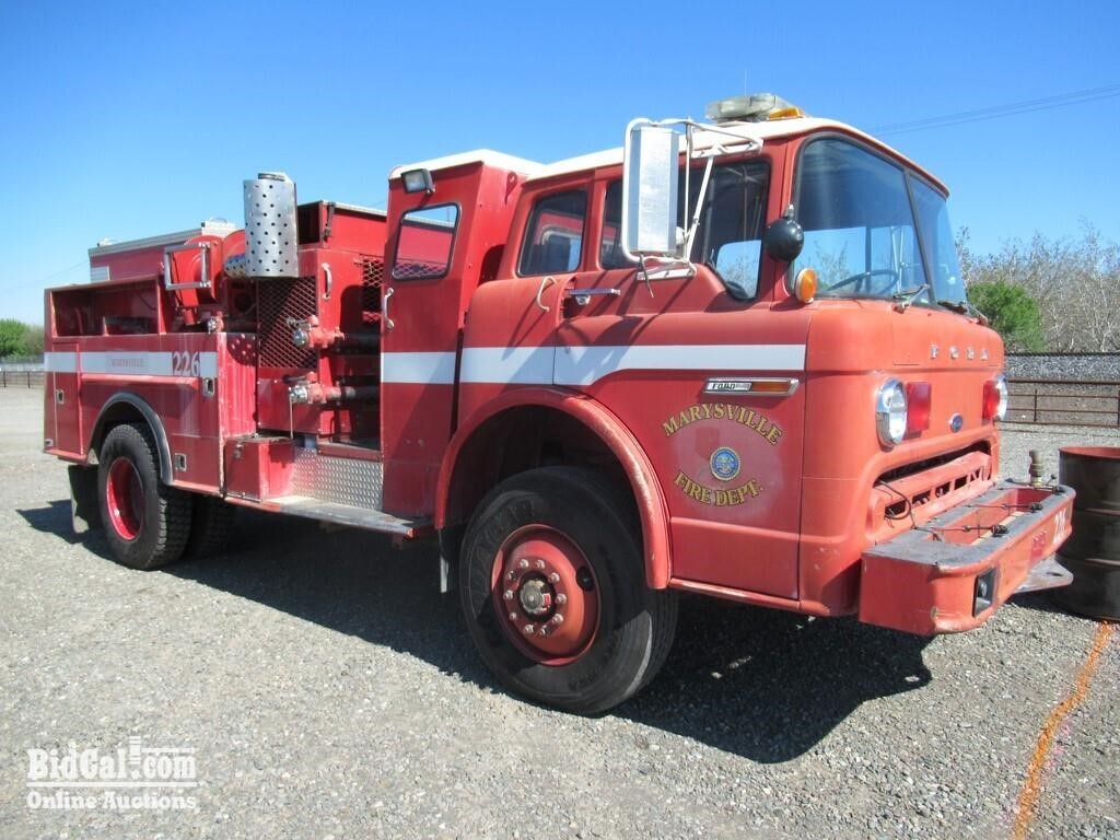 (DMV) 1983 Ford 8000 Fire Truck