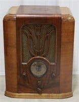 1934 Grunow Model 750 Tombstone Radio