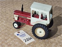 Vintage Original Farmall 560 Tractor w/cab