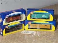 4 Athearn Miniature Train Cars - GN 40' Box Youngs