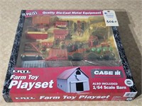 Ertl Case IH 1/64 Farm Toy Playset w/barn