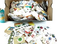Plusieurs milliers de timbres des USA sur papier