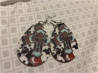 Beautiful Pair of Earrings NEW