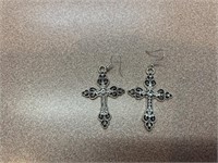 Beautiful Pair of Earrings NEW