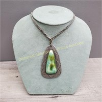 Green & Metal Work Pendant Necklace