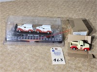 Soo Line Flatcar w/2 Panel Cars and Ford Red Owl