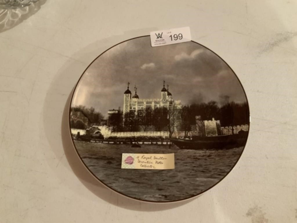 Royal Doulton Plate, London, Tower Bridge, 10.5"