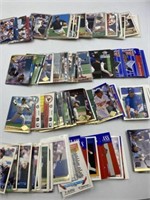 LOT OF ASSORTED BASEBALL CARDS