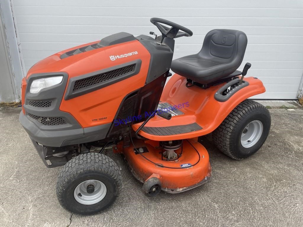 Husqvarna YTH18542 Ridding Lawnmower