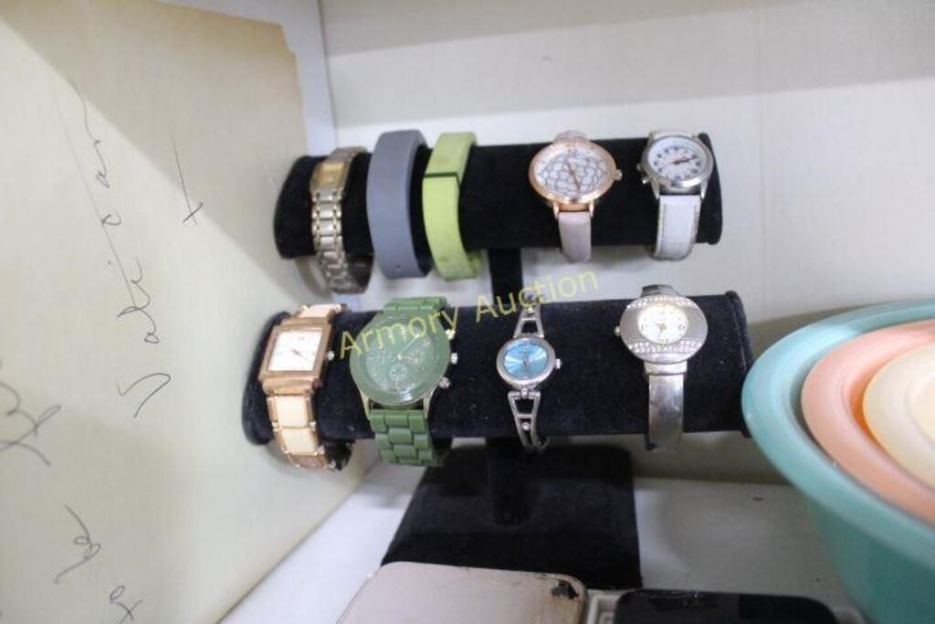 LOT - WATCHES - NOT DISPLAY