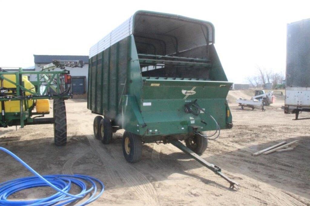 Badger Forage Box on Badger Running Gear