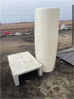 Upright water tank comes with a stand 250gal