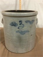Stoneware crock with handle