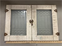 Latching antique cabinet doors