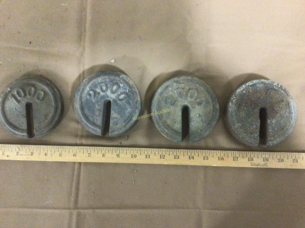 Scale weights.