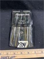 Snap on pick set