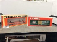2 Lionel train cars (GT & Canada Dry)